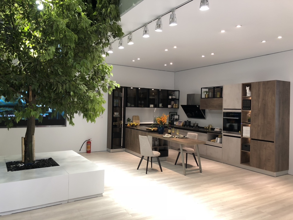 fh体育全新环保概念馆亮相成都国际家具展，引领环保新风尚！